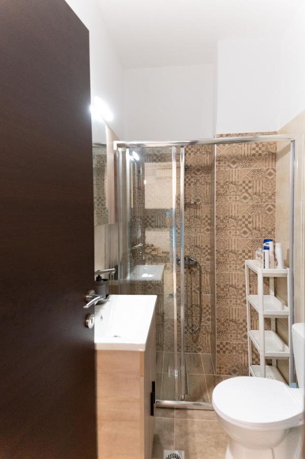 Kristi Central Home יואנינה מראה חיצוני תמונה