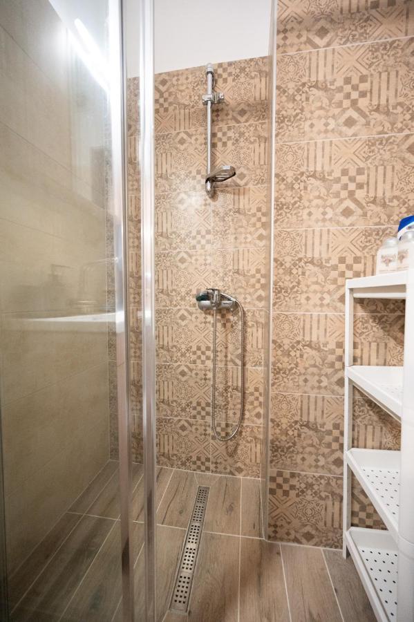 Kristi Central Home יואנינה מראה חיצוני תמונה