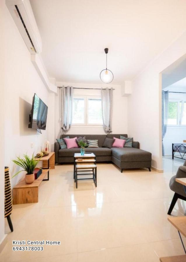 Kristi Central Home יואנינה מראה חיצוני תמונה